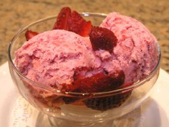 strawberry ice cream 01x.jpg